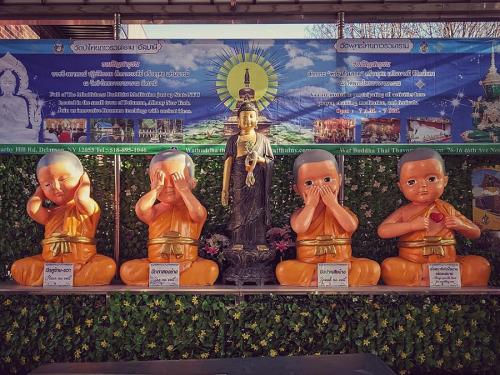Wat Buddha Thai Thavorn Vanaram, Statues in the buddhist temple backyard